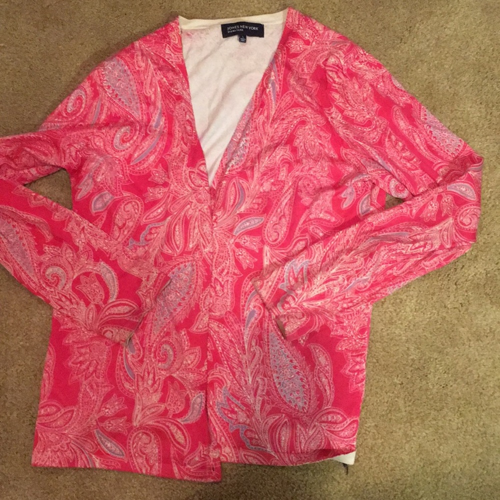 Light weight sweater - almost new